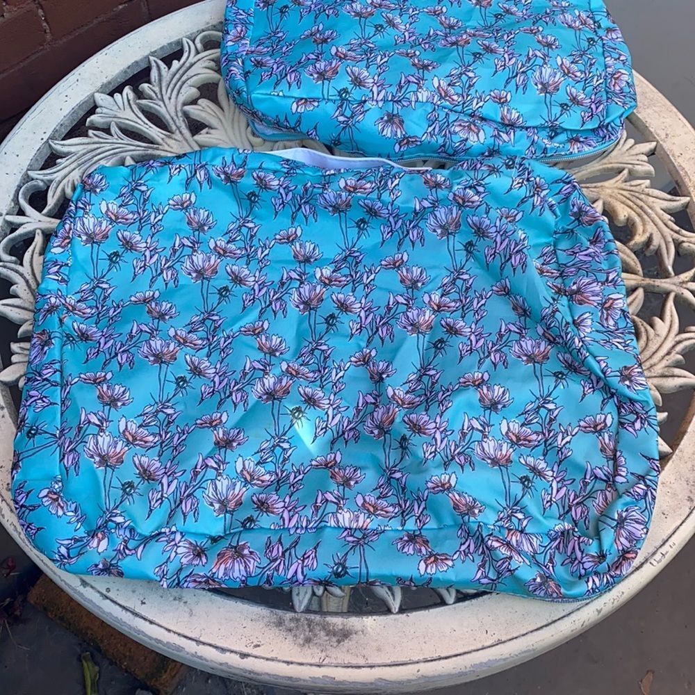 Ellen Tracy travel cases